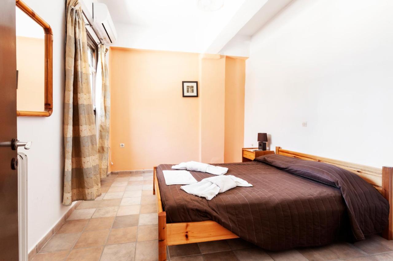 One Bedroom Apartment With Kitchenette# 12 A Raches  Extérieur photo